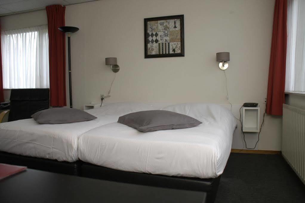 Hotel Triniteit แตร์นอยเชิน ภายนอก รูปภาพ
